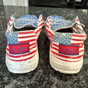 Youth Hey Dudes size 6-7